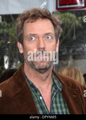 22. März 2009 statt - Universal City, Kalifornien, USA - Schauspieler HUGH LAURIE Ankunft in "Monsters VS Aliens" Los Angeles Premiere im Gibson Amphitheatre. (Kredit-Bild: © Lisa O'Connor/ZUMA Press) Stockfoto