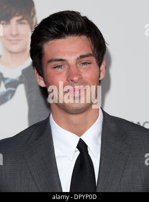 14. April 2009 - Hollywood, Kalifornien, USA - Schauspieler ADAM GREGORY ankommen, "17 Again" Los Angeles Premiere Premiere im Mann CHinese Theatre statt. (Kredit-Bild: © Lisa O'Connor/ZUMA Press) Stockfoto