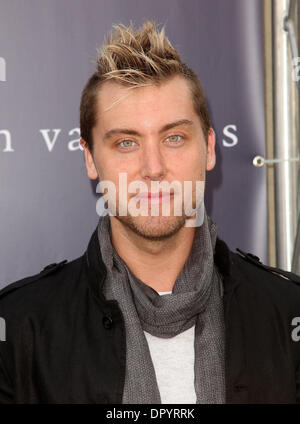 8. März 2009 abgehaltenen John Varvatos Boutique - West Hollywood, Kalifornien, USA - Sänger LANCE BASS Ankunft zum 7. jährlichen Stuart Haus nutzen. (Kredit-Bild: © Lisa O'Connor/ZUMA Press) Stockfoto