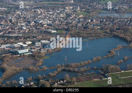 Oxford, UK. 14. Januar 2014. Oxford in Flut.  Blick von Hinksey Hill in Richtung Osney Mead Gewerbegebiet LHS in Richtung Oxford und Oxpens zeigen die Themse Flut Credit: Adrian Arbib/Alamy Live-Nachrichten Stockfoto