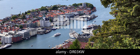 Uferpromenade und den Vagen Hafen und Stadt Bergen, aus der Sicht auf Berg Floyen, mit Hordaland, Norwegen Stockfoto