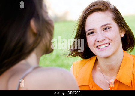 JUGENDLICHEN IM FREIEN Stockfoto