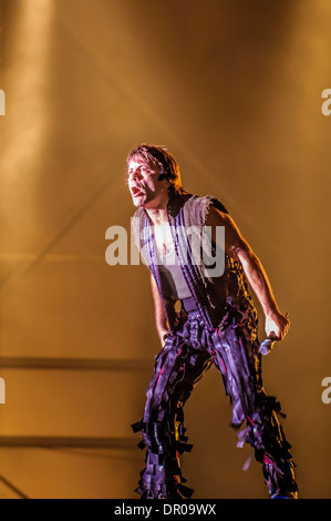 Bruce Dickinson - Leadsänger mit Iron Maiden, der live beim Leeds Festival 2005 auftrat Stockfoto