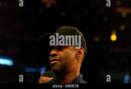 11. Januar 2009 - Los Angeles, Kalifornien, USA - DANZEL WASHINGTON besucht ein Los Angeles Lakers Basketball-Spiel. (Kredit-Bild: © Leopolda Pena/ZUMA Press) Stockfoto