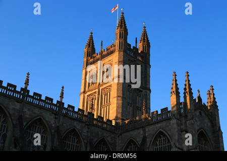 Architektonisches Detail von einem Turm auf der historischen Abtei von Bath in der Stadt Bath in Somerset County, Vereinigtes Königreich. Stockfoto