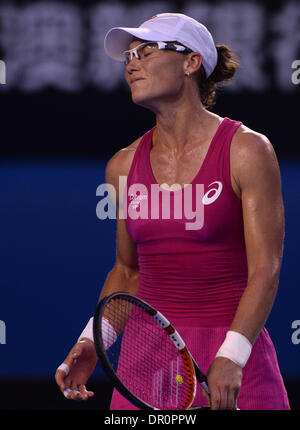 Melbourne, Australien. 17. Januar 2014. Samantha Stosur aus Australien reagiert im Dameneinzel dritte Runde Match gegen Ana Ivanovic Serbiens an 2014 Australian Open-Tennisturnier in Melbourne, Australien, 17. Januar 2014. Stosur verlor 1: 2. Bildnachweis: Li Jundong/Xinhua/Alamy Live-Nachrichten Stockfoto