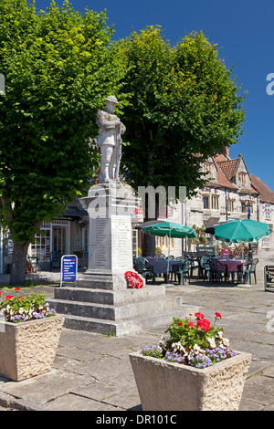 Kriegerdenkmal im Marktplatz, Somerton, Somerset Stockfoto
