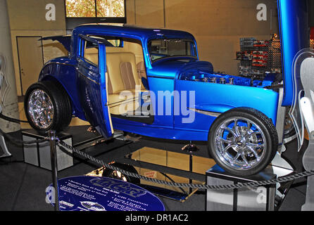 23. Januar 2009 - Ford Pomona, Kalifornien, USA - 1932 drei Fenster Coupe. Mehr als 600 Autos konkurrieren für Hunderte von Auszeichnungen für Autos, restaurierte Autos, Rennwagen, benutzerdefinierte LKW, Hot Rods, Muscle-Cars und Motorräder, für alle sichtbar in neun Gebäuden am Los Angeles County untergebracht Fairplex in Pomona. Die Top-Preis von $5.000 geht an den Gewinner des America es maximal sein Stockfoto