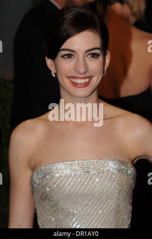 22. Februar 2009; West Hollywood, CA; USA; Anne Hathaway kommt für die Vanity Fair und nach Party im Sunset Tower Hotel feiert den 81. Academy Awards. Rich Schmitt/ZUMA Press Stockfoto