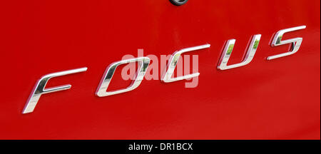 4. März 2009 - Los Angeles, Kalifornien, USA - der brandneue 2009 Ford Focus SES ist das kleine Auto, das mit großer Begeisterung für Kunden mit 35 mpg Kraftstoffverbrauch liefert, cool Funktionen wie SYNC, ein lustiges Treiben, starke Qualität, alles zum richtigen Preis. Der Basispreis für den Fokus SE Coupé beginnt bei US 16,875.00 und das Up-Ebene SES Modell beginnt bei nur US 17,570.00. Im Bild - Ford 2009 F Stockfoto
