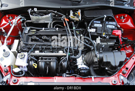 4. März 2009 - Los Angeles, Kalifornien, USA - der brandneue 2009 Ford Focus SES ist das kleine Auto, das mit großer Begeisterung für Kunden mit 35 mpg Kraftstoffverbrauch liefert, cool Funktionen wie SYNC, ein lustiges Treiben, starke Qualität, alles zum richtigen Preis. Der Basispreis für den Fokus SE Coupé beginnt bei US 16,875.00 und das Up-Ebene SES Modell beginnt bei nur US 17,570.00. Im Bild - Ford 2009 F Stockfoto