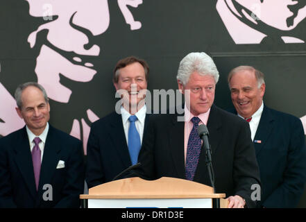 28. April 2009 an Bord - Philadelphia, Pennsylvania, USA - Pennsylvania Gouverneur ED RENDELL und ADL Mitglied KEN JARIN ADL Regional Director BARRY MORRISON und ehemaligen Präsidenten BILL CLINTON. Präsident Clinton eine besondere Hommage an Bürgermeister Michael A. Nutter auf der Anti-Defamation League Frühling Veranstaltung geliefert. Präsident Clinton trat Pennsylvania Gouverneur Ed Rendell und über 475 Gäste in Stockfoto