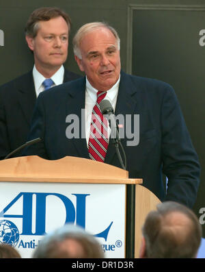 28. April 2009 - Philadelphia, Pennsylvania, USA - Pennsylvania Gouverneur ED RENDELL und ADL Vorstand KEN JARIN einzuführen, der ehemalige Präsident Clinton. Präsident Clinton eine besondere Hommage an Bürgermeister Michael A. Nutter auf der Anti-Defamation League Frühling Veranstaltung geliefert. Präsident Clinton trat Pennsylvania Gouverneur Ed Rendell und über 475 Gäste in Ehren Bürgermeister Nutter mit der "Champ Stockfoto