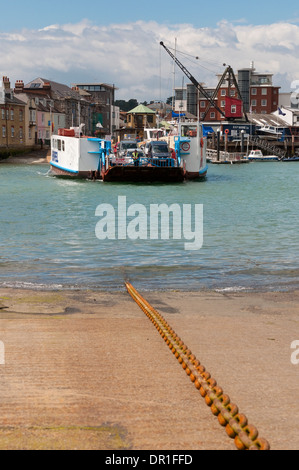 Kette-Fähre zwischen Ost und West Cowes auf der Isle Of Wight. Stockfoto