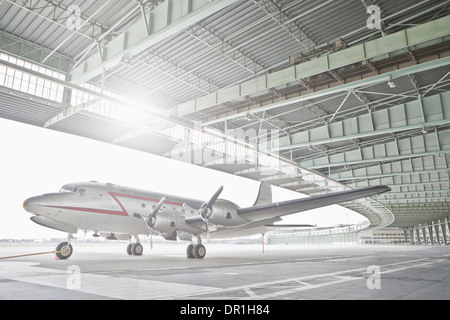 Privat-Jet im hangar Stockfoto