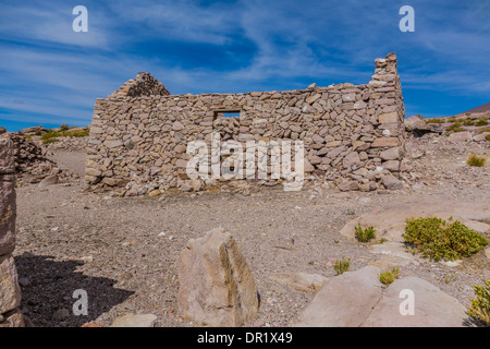 Verlassene Rock Häuser Dächer am Salar de Uyuni in Südbolivien fehlt. Stockfoto