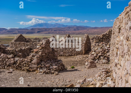 Verlassene Rock Häuser Dächer am Salar de Uyuni in Südbolivien fehlt. Stockfoto