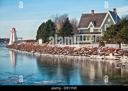 Leuchtturm entlang der malerischen Küste von Charlottetown, Prince Edward Island, Kanada. Stockfoto