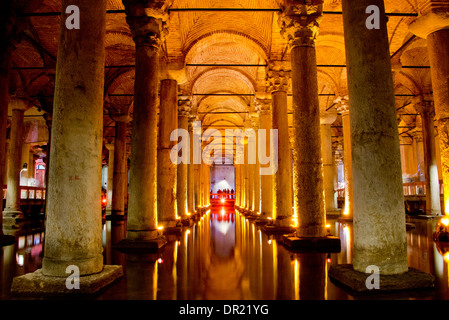 Asien, Türkei, Istanbul. Basilika-Zisterne (aka Yerebatan oder Yerbatan Sarnici), unterirdische Zisternenanlage. Stockfoto