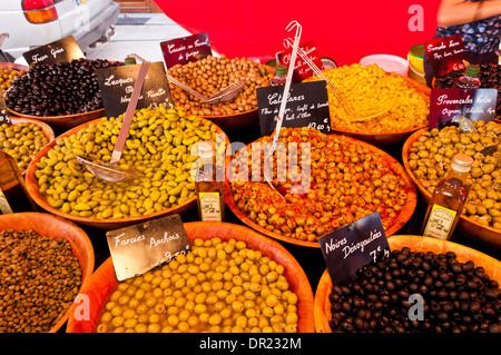 Outdoor-Markt am Samstag in Gignac, Hérault, Languedoc Roussillon, Frankreich Stockfoto