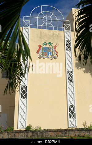 Mauritius-Emblem an der Seite ein Regierungsgebäude, Port Louis, Mauritius. Stockfoto