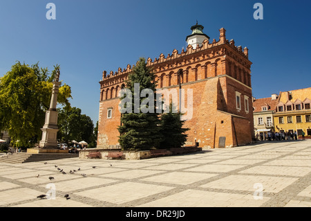 Marktplatz mit Rathaus in Sandomierz, Polen Stockfoto