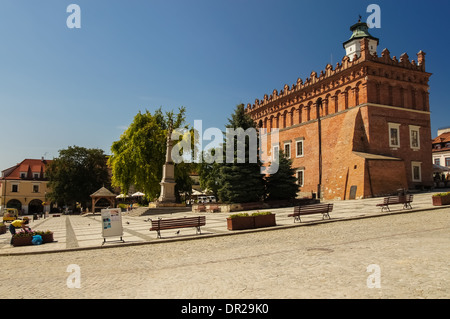 Marktplatz mit Rathaus in Sandomierz, Polen Stockfoto