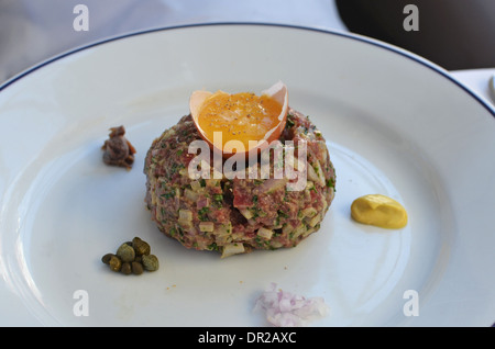 Steak Tartar auf ein gehobenes restaurant Stockfoto