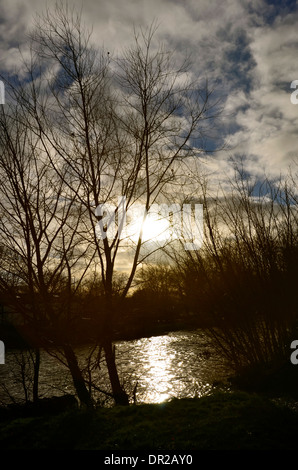 Eine goldene Winter Sonnenuntergang über Bedford Boating Lake Stockfoto