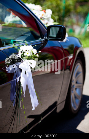 Hochzeit Dekoration Nahaufnahme auf das schwarze Auto Stockfoto