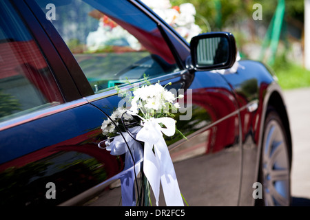 Hochzeit Dekoration Nahaufnahme auf das schwarze Auto Stockfoto