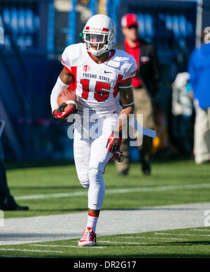 San Jose, CA. 29. November 2013. Fresno State Bulldogs Wide Receiver Davante Adams (15) erwärmt sich vor der NCAA Football-Spiel zwischen der San Jose State Spartans und Fresno State Bulldogs im Spartan Stadium in San Jose, CA San Jose besiegte Fresno State 62-52. Damon Tarver/CSM/Alamy Live-Nachrichten Stockfoto