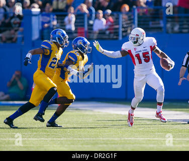 San Jose, CA. 29. November 2013. Fresno State Bulldogs Wide Receiver Davante Adams (15) in Aktion während der NCAA Football-Spiel zwischen der San Jose State Spartans und Fresno State Bulldogs im Spartan Stadium in San Jose, CA San Jose besiegte Fresno State 62-52. Damon Tarver/CSM/Alamy Live-Nachrichten Stockfoto