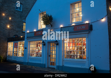 Scotts Stow Shop an Weihnachten, Marktplatz, Stow-on-the-Wold, Gloucestershire, UK Stockfoto