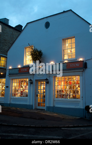 Scotts Stow Shop an Weihnachten, Marktplatz, Stow-on-the-Wold, Gloucestershire, UK Stockfoto