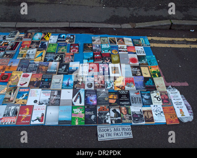 Bücher für den Verkauf in einem Straßenmarkt in Brighton Stockfoto