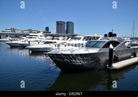 Luxus-Yachten ankern in Melbourne Docklands Stockfoto