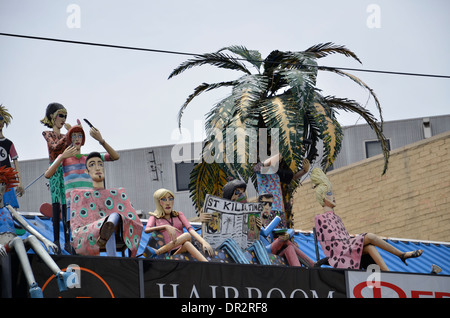 Mannekins über Geschäfte auf Acland Street in St. Kilda, Melbourne, Australien Stockfoto