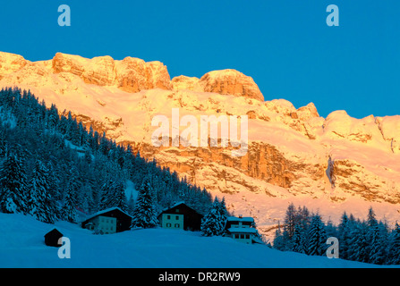 Sonnenaufgang in den Dolomiten Stockfoto