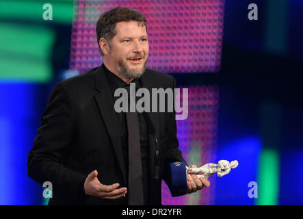 München, Deutschland. 17. Januar 2014. Österreichische Regisseur Andreas Prochaska erhält den Bayerischen Filmpreis als bester Regisseur für seinen Film "Das bei Tal" ("das dunkle Tal") während der Zeremonie in München, 17. Januar 2014. Den Bayerischen Filmpreis ist einer der renommiertesten deutschen Filmindustrie. Foto: TOBIAS HASE/Dpa/Alamy Live News Stockfoto