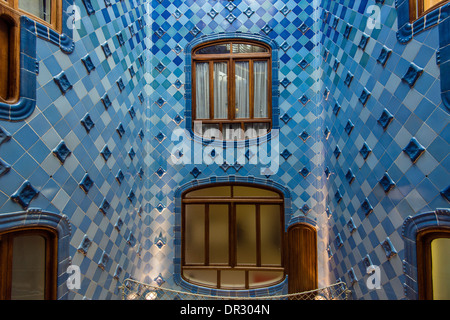 Zentraler Lichtschacht in Casa Batlló, Barcelona, Katalonien, Spanien Stockfoto