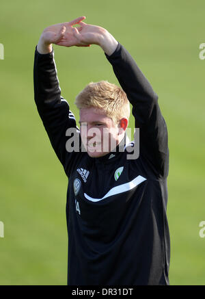 Wolfsburg, Deutschland. 18. Januar 2014. Neuanschaffung des VFL Wolfsburg, Kevin de Bruyne, trainiert auf dem Trainingsgelände der Volkswagen-Arena in Wolfsburg, Deutschland, 18. Januar 2014. Foto: Peter Steffen/Dpa/Alamy Live News Stockfoto