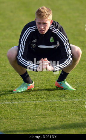 Wolfsburg, Deutschland. 18. Januar 2014. Neuanschaffung des VFL Wolfsburg, Kevin de Bruyne, trainiert auf dem Trainingsgelände der Volkswagen-Arena in Wolfsburg, Deutschland, 18. Januar 2014. Foto: Peter Steffen/Dpa/Alamy Live News Stockfoto