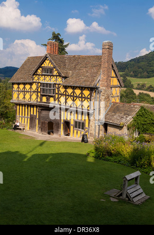 Stokesay Castle Torhaus, England. Altes Holzhaus Stockfoto