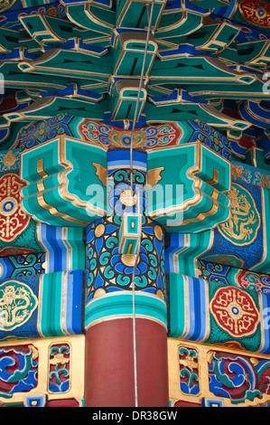 Architektonische Details in Yonghe-Tempel, auch bekannt als Yonghe Lamasery oder einfach Lama-Tempel in Peking, China Stockfoto
