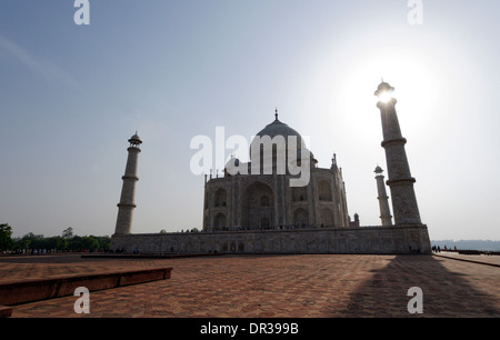 Am späten Nachmittag Sonne durchscheinen eines Taj Mahal Minarette Stockfoto