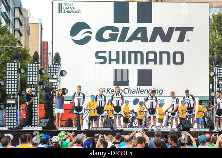 Adelaide, Australien. 18. Januar 2014. RIESIGE SHIMANO-Team bei der Team-Präsentationen für die 2014 Santos Tour Down Under. Bildnachweis: Boris Karpinski/Alamy Live-Nachrichten Stockfoto