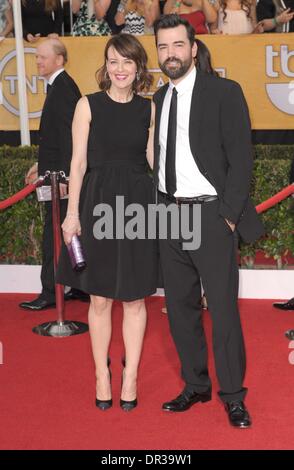 Los Angeles, CA, USA. 18. Januar 2014. Rosemarie DeWitt, Ron Livingston im Ankunftsbereich für die 20. Annual Screen Actors Guild Awards (SAGs) - Ankunft 2, The Shrine Auditorium, Los Angeles, CA 18. Januar 2014. Bildnachweis: Elizabeth Goodenough/Everett Collection/Alamy Live-Nachrichten Stockfoto