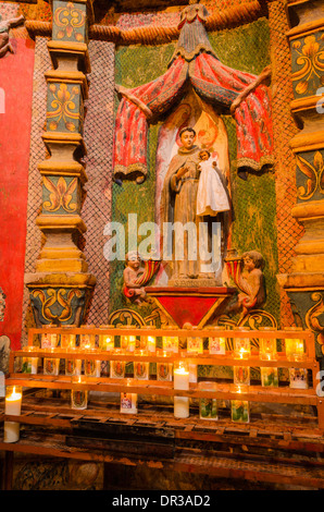 Kapelle Interieur, Mission San Xavier de Bac, Tohona O' odham-Indianer-Reservat, Tuscon, Arizona USA Stockfoto