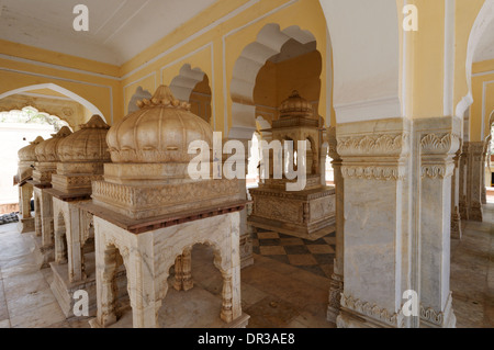 Die königlichen Krematorien Gatore Ki Chhatriyan in der Nähe von Jaipur, Rajasthan, Indien Stockfoto